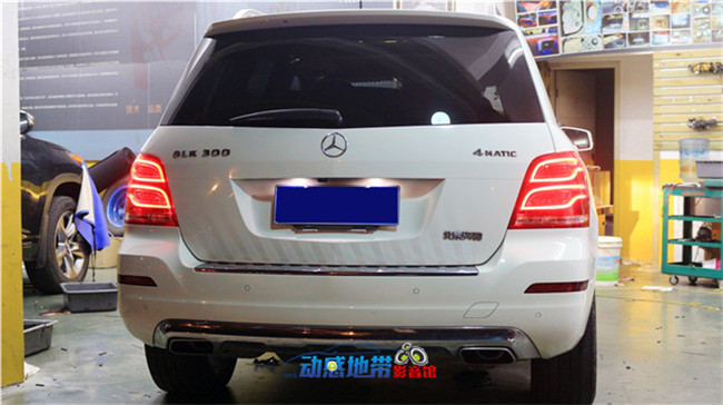 27Benz奔驰GLK300稳重大气尾部.jpg